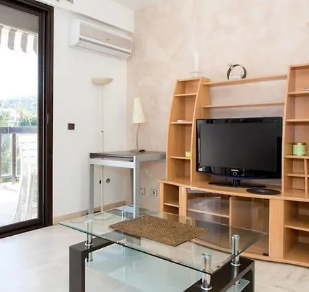 Montrose Apartment *